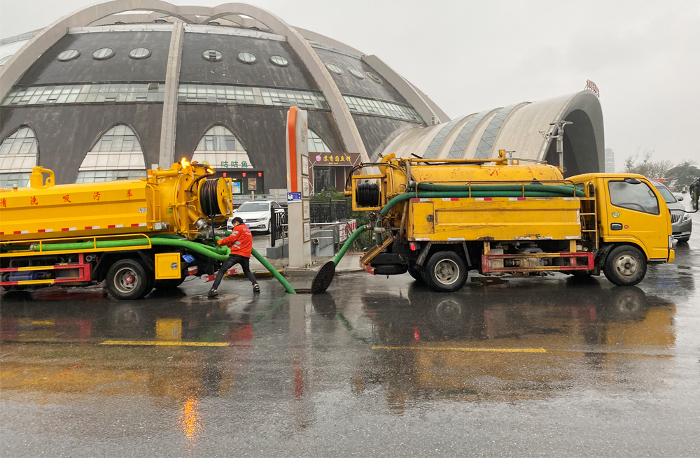 271桠溪商场管道清淤